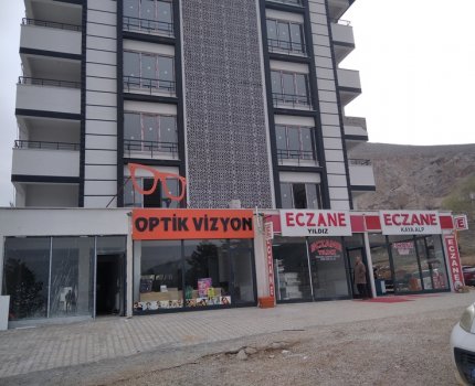 KARAELBİSTAN DEVLET HASTANESİ ACİL ÇIKIŞINDA SIFIR  DUKKANLAR
