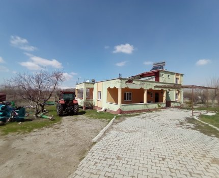 KALEALTI KÖYUNDE 9195 M² ARSA İÇİNDE MÜSTAKİL EV İLE AHIR
