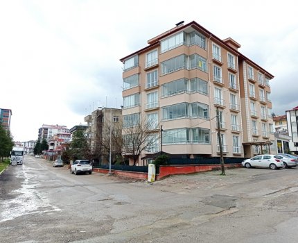 YEŞİLYURT MAH. 4.KAT CAM BALKONLU KOMBİLİ DAİRE
