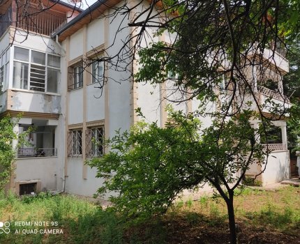 PINARBAŞI MAH. 735 M² ARSA İÇERİSİNDE 3 KATLI MÜSTAKİL EV