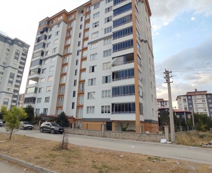 YEŞİLYURT MAH.SİTE İÇERİSİNDE 3+1 CAM BALKONLU DAİRE