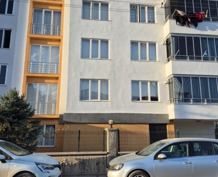 YEŞİLYURT MAH SİTE İÇERİSİNDE CAM BALKONLU 3+1 DAİRE