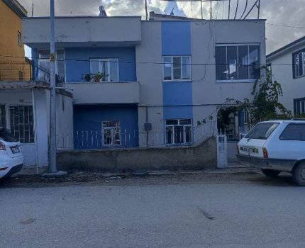 YEŞİLYURT MAH. ÇPL KARŞISI 2 KATLI MUSTAKİL EV